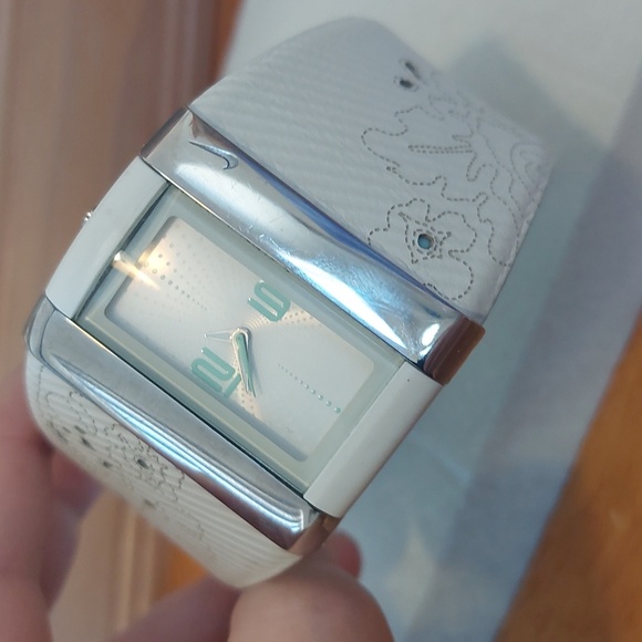 Nike Merge Attract White Sports Watch Chunky - Picture 2 of 7